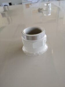 Zbiornik z tworzywa sztuczengo gwint