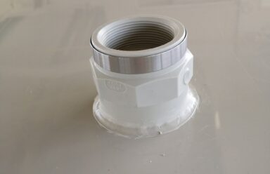Zbiornik z tworzywa sztuczengo gwint