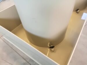 Zbiornik z tworzywa sztuczengo do wody