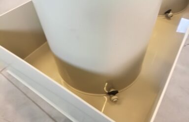 Zbiornik z tworzywa sztuczengo do wody