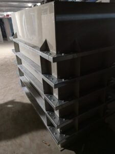 Zbiornik z tworzywa sztuczengo wzmocnione