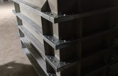 Zbiornik z tworzywa sztuczengo wzmocnione