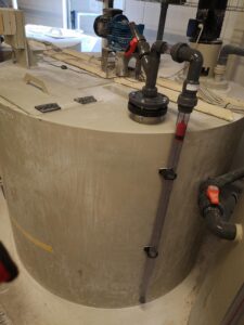 Zbiornik z tworzywa sztuczengo podłączenie